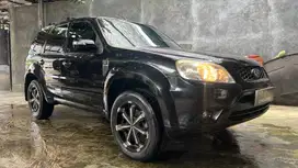 (PJK Full 1 Tahun) Ford Escape XLT 2.3 Hitam (2012) AT