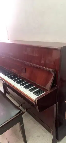 Piano Akustik Petrof Upright