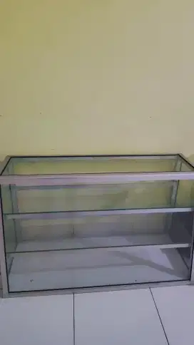 Etalase kaca 1m