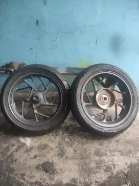 Velg Vario 160, sama ban nya