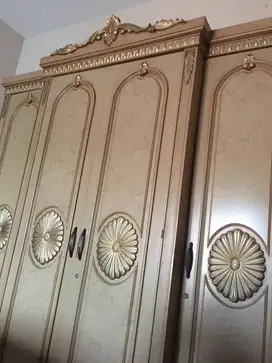 Lemari klasik mewah 4 pintu