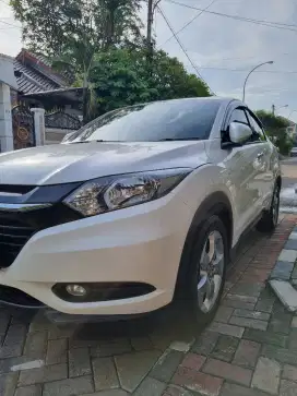 Honda Hrv 2018 putih matic odo low 43rb plat L