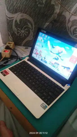 Nampung laptop rusak mati.