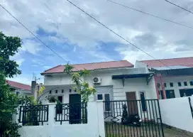 Rumah dijual. Tanpa perantara di komplek pondok indah, gp. Lampaseh