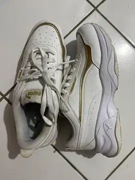 Sepatu Puma Putih