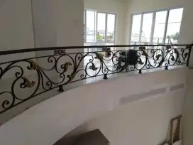 Balkon dan railing tangga