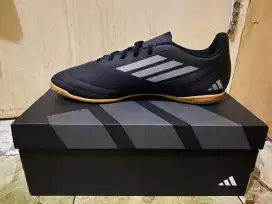 Sepatu football Adidas Deportivo III