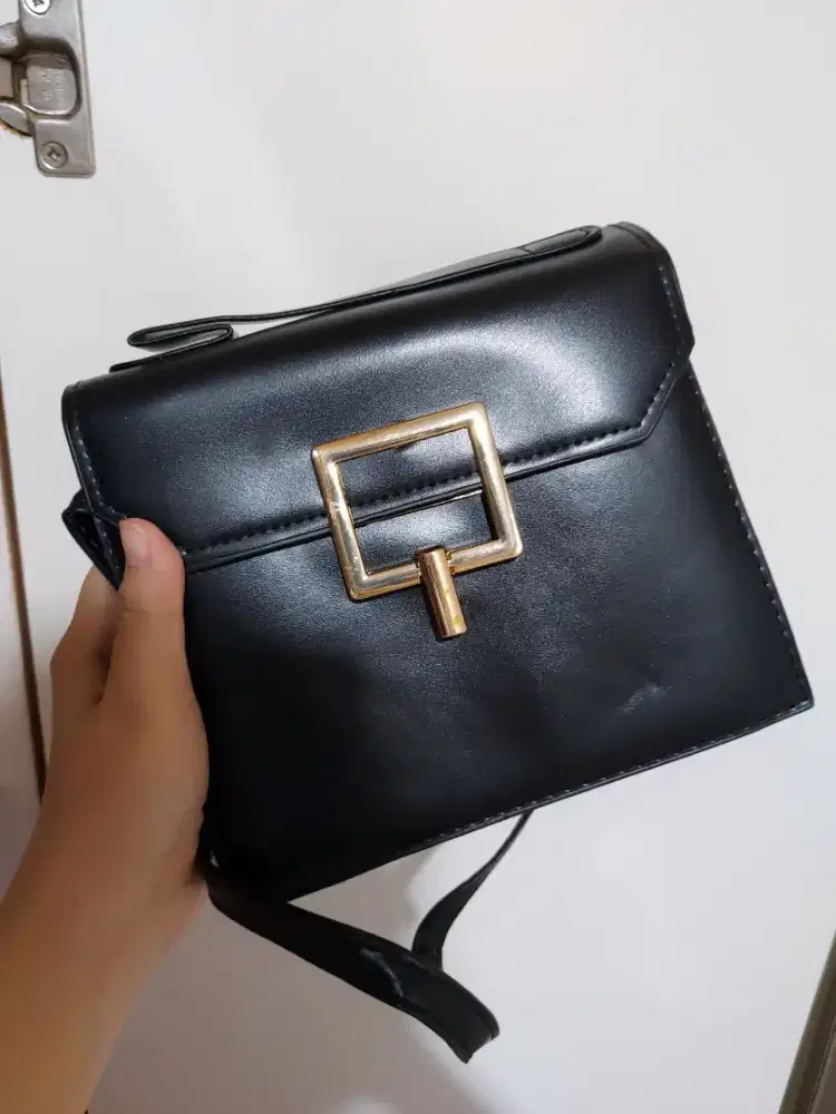 Tas hitam gandeng dua