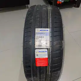 Ban mobil 225 45 18 Michelin Pilot Sport 4 ZP RUN FLAT TIRE R 18