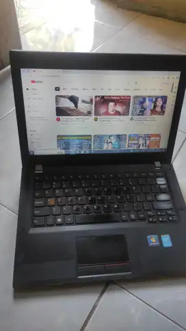 Laptop lenovo i3 5020U Slim Ram 4 Gb Ssd 120 Gb Batrei Awet Siap Pakai