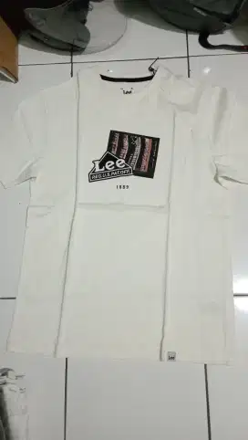 Lee ori size m, LD: 50cm,Kondisi baru,jual 100k