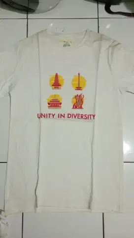 Kaos size m,,LD: 50cm,kondisi baru,jual 50k