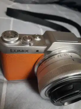DIJUAL CEPAT - KAMERA PANASONIC LUMIX DMC-GF8 Kit 12-32mm