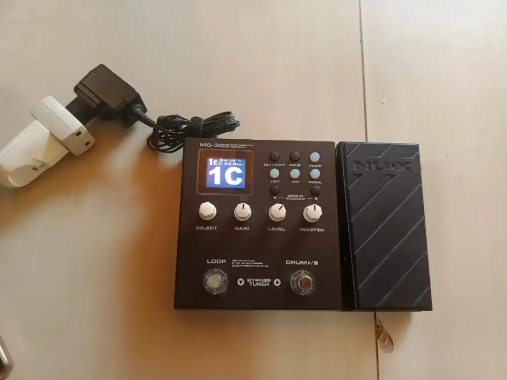 Efek gitar NUX MG300