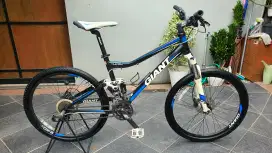 Sepeda MTB giant yukon fx 4.0 full suspension