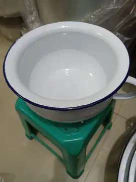 Pispot bulat 24 cm