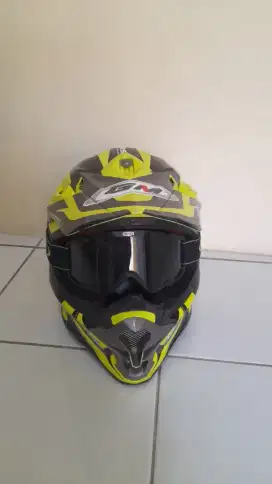 Helm Cross Like New