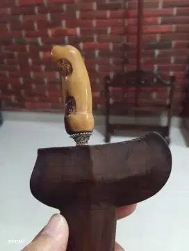 Keris Jangkung Patrem