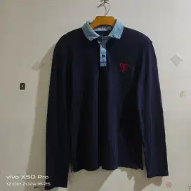 Kaos kerah Guess