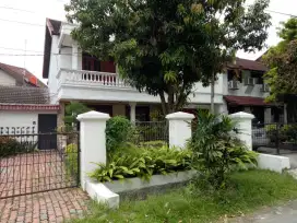 Jual Rumah Sangat Terawat, Nyaman di daerah Elit