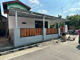 RUMAH HOOK PEREMPATAN JALAN