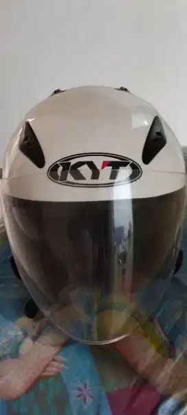 Helm KYT putih size L