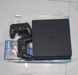 Sony PS4 Slim 1TB 2 Stick