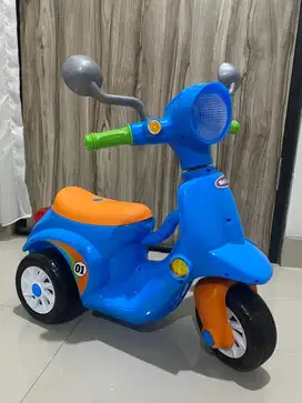 Motor biru anak