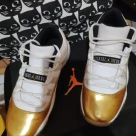 Sepatu Nike Air Jordan 11 retro low gold coin