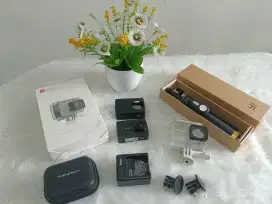 Seperti Baru - Action Cam Xiaomi Yi Lite 4K Full Aksesoris Lengkap