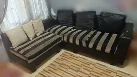 Sofa Ruang Tamu bentuk L yang Minimalis (Hitam putih)