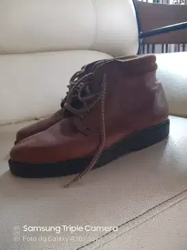 Sepatu boot import