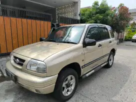 Dijual Mobil Suzuki Escudo 1600cc M/T Tahun 2005