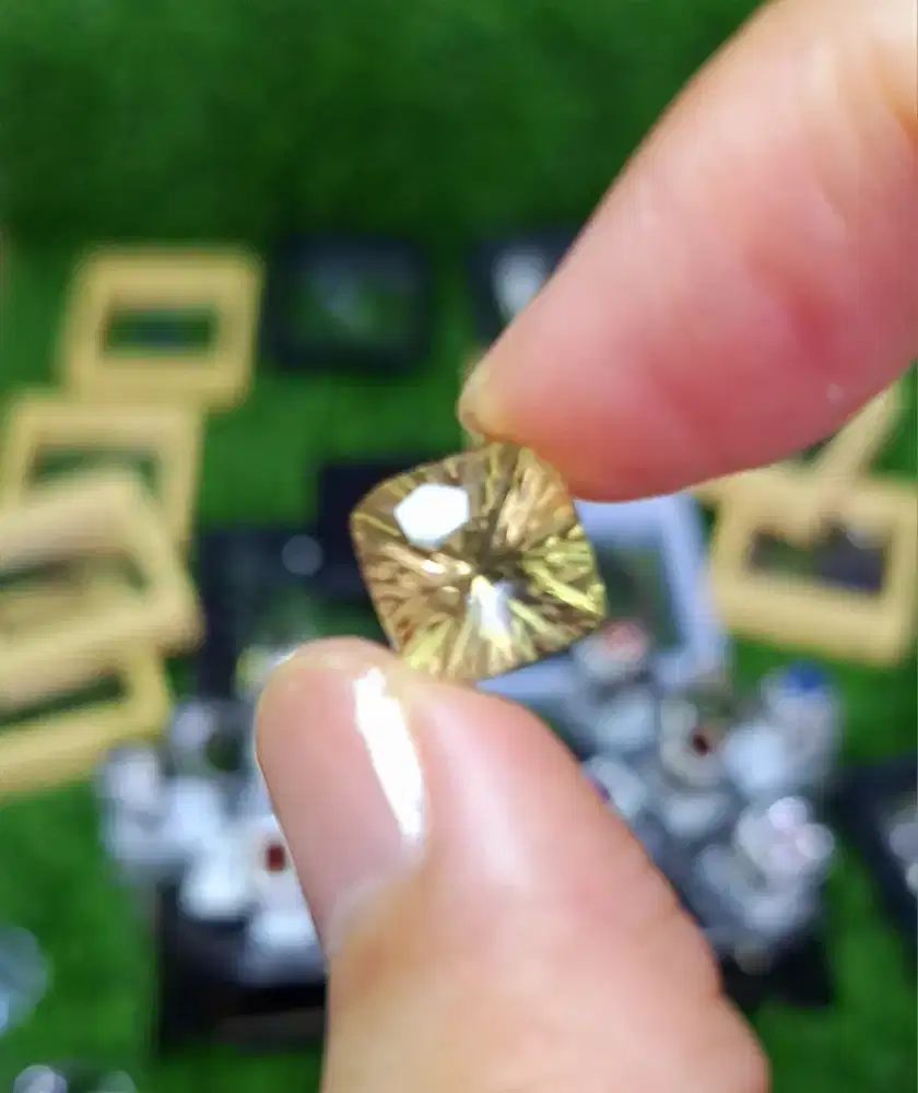 Batu Natural Lemon Quartz Cutting