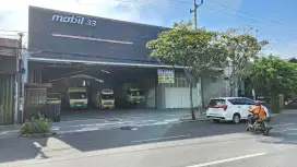 Dijual bangunan gudang dan kantor ex showroom di jalan demak surabaya