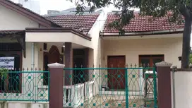 Dikontrakkan rumah hoek di Bumi Anggrek Bekasi