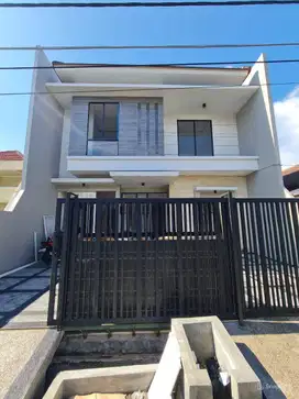 Dijual Rumah Manyar Kertoadi Baru Gress Siap Huni Ada Carport