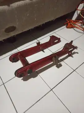 Swing arm honda s90z