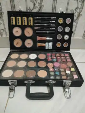 Dijual make up artis PAC Marta Tilaar