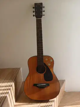 Gitar Yamaha Junior 2