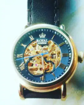 ROYAL LONDON 
T - 21 41300 - 04