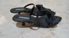 Sepatu sandal merk Staccato