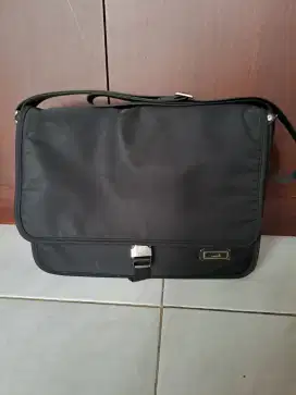 Tas Kerja Hitam Terawat