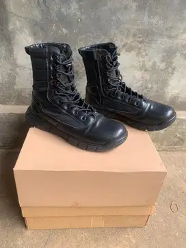 Dijual Sepatu PDL Tinggi Hitam Size 43