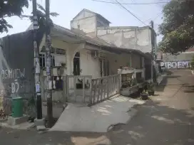 Di jual CEPAT rumah strategis dekat jalan raya