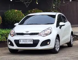 Kia RIO SE 1.4 AT 2014 LowKM 1rb Like New, RECORD KIA BANDUNG, Plat B