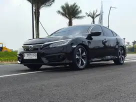 (DP 5JT) Honda Civic ES 2018 LOW KM