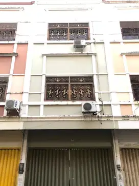 DI JUAL Ruko 3 tingkat siap huni harga murah NEGO