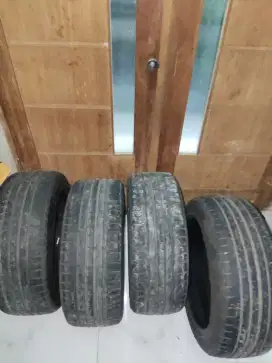 Accelera PHI R17 225/45