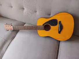 Gitar yamaha Junior 1